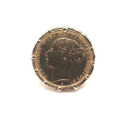 An 1885 22ct gold full sovereign coin held in a 9ct gold vintage ring mount. Finger size N leading edge. Weight 15.37 grams.