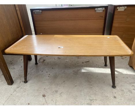 A RETRO TEAK EFFECT COFFEE TABLE, 36X16" 