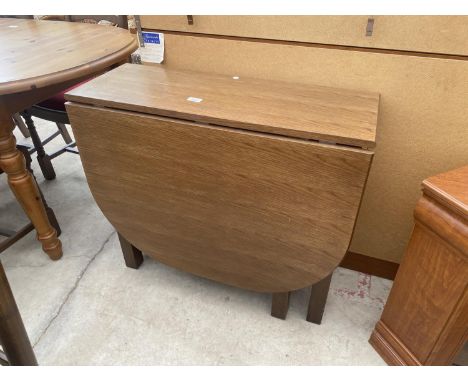 AN OAK DROP-LEAF DINING TABLE 