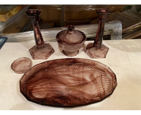 A COLLECTION OF ART DECO STYLE COLOURED GLASSWARE TO INCLUDE TWO CANDLESTICK HOLDERS 
