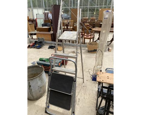 A FOUR RUNG ALLUMINIUM STEP LADDER AND A FURTHER TWO RUNG STEP 
