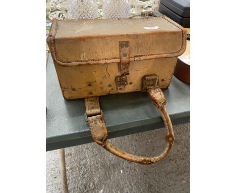 A VINTAGE ARMY LEATHER DETONATION CASE 