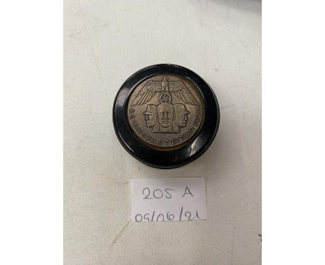 A PEWTER SNUFF BOX 