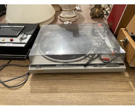 A TECHNICS QUARTZ DIRECT DRIVE RECORD PLAYER 