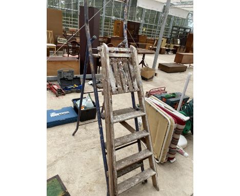 A 5 RUNG TUBULAR METAL STEP LADDER AND A FURTHER VINTAGE 4 RUNG WOODEN STEP LADDER 