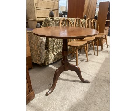 A GEORGE III OAK TRIPOD TABLE, 28.5" DIAMETER 