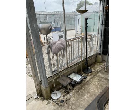 A GROUP OF 3 STANDARD LAMPS, AN OUTSIDE LIGHT AND AN ADJUSTABLE STOOL 