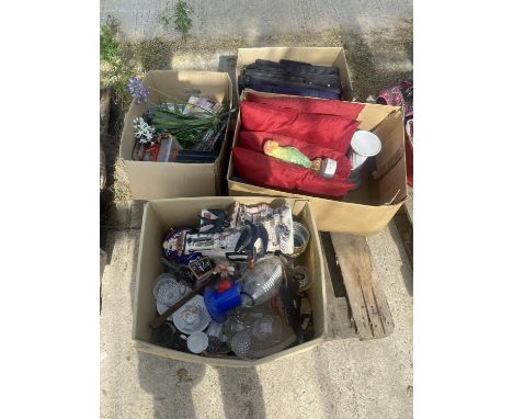 AN ASSORTMENT OF HOUSEHOLD CLEARANCE ITEMS TO INCLUDE CERAMIC FIGURES AND CUSHIONS ETC 