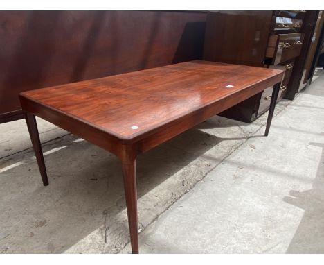 A RETRO HARDWOOD COFFEE TABLE ON TURNED AND TAPERED LEGS, 49X24" 