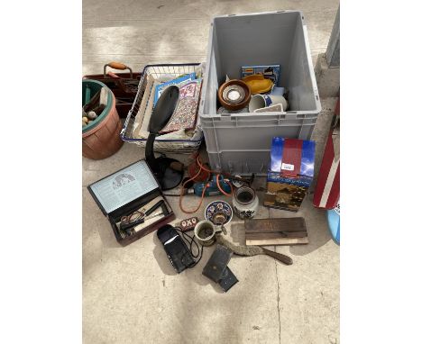 A LARGE QUANTITY OF ITEMS TO INCLUDE A BLACK AND DECKER DRILL, VINTAGE WOOD PLANE AND VINTAGE CAMERA ETC 