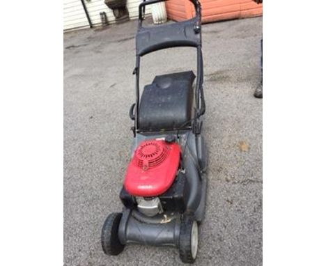 A HONDA LAWN MOWER (18") REAR ROLLER, NO DRIVENB:THESE ITEMS ARE TO BE COLLECTED FROM HEATHER BANK FARM, CONGLETON, CHESHIRE,