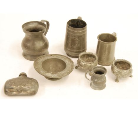 FOLIATE ENGRAVED ANTIQUE PEWTER HIP FLASK, THREE VARIOUS PEWTER TANKARDS, PEWTER MEASURE, PAIR OF OPEN SALTS AND A SMALL PEDE