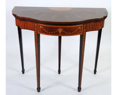 GOOD QUALITY EARLY TWENTIETH  CENTURY SHERATON STYLE MARQUETRY INLAID MAHOGANY AND SATINWOOD SERPENTINE FRONTED CARD TABLE, t