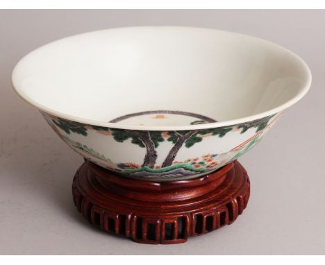 A GOOD QUALITY LATE 19TH CENTURY CHINESE FAMILLE VERTE PORCELAIN BOWL, together with a fitted carved wood stand, the sides of