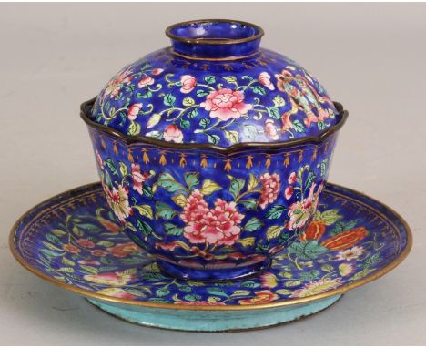 A GOOD QUALITY EARLY/MID 19TH CENTURY CHINESE CANTON ENAMEL BLUE GROUND TEABOWL, COVER & STAND, decorated with ribboned emble