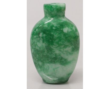 A CHINESE APPLE GREEN JADE-LIKE SNUFF BOTTLE, 2.7in high.