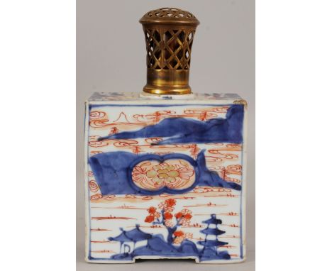 A GOOD QUALITY CHINESE IMARI KANGXI PERIOD PORCELAIN TEA CADDY, of larger than average size, with a French metal oil lamp fit