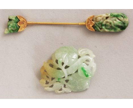 A GOOD QUALITY EARLY 20TH CENTURY CHINESE CARVED & PIERCED APPLE GREEN JADE PENDANT, carved with peach and a mythical snake-l