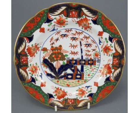 An early nineteenth century porcelain Spode pattern 967 hand-painted plate, c. 1815-20.  It is marked to the underside. 22 cm