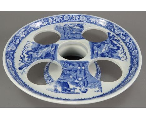 An early nineteenth century blue and white transfer-printed Spode Woodman pattern egg stand, c. 1825. It is marked to the und