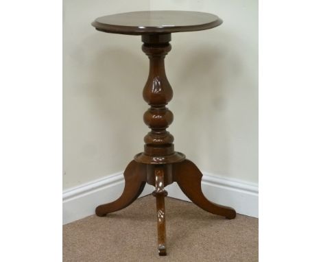 Victorian mahogany wine table with circular top, D47cm, H74cm