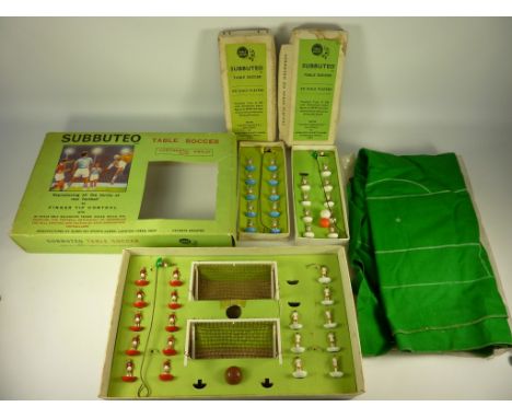 Subbuteo Table Soccer 'Continental' Display Edition (boxed) and two boxes of Subbuteo OO scale players (3)  Condition Report 