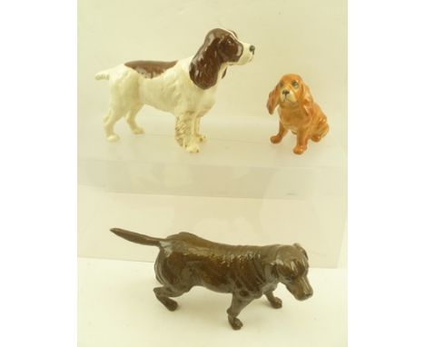 A ROYAL DOULTON CERAMIC MODEL OF A CHOCOLATE COLOURED LABRADOR, together with a BESWICK MODEL OF A LIVER AND WHITE SPRINGER S