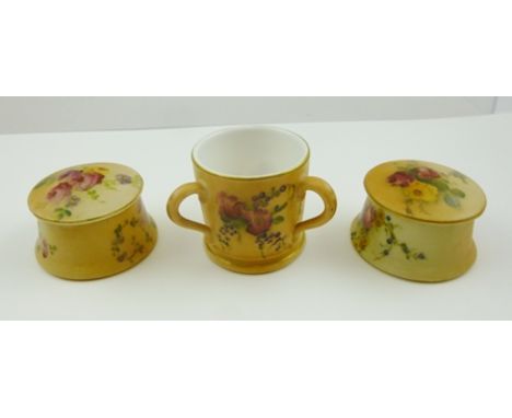 AN EARLY 20TH CENTURY ROYAL WORCESTER PORCELAIN MINIATURE TYG, hand painted with floral decoration on a blush ivory ground, f