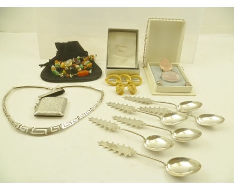 FERGENBAUM & SON AN EARLY 20TH CENTURY SILVER VESTA CASE, engraved with acanthus leaf decoration, Birmingham 1921, a SILVER N