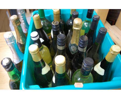 Assorted table wine and sparkling wines, to include Martini Asti, and Chardonnay etc (22)