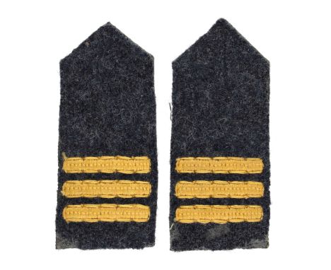 Collar tabs with the rank insignia of a flight sergeant, worn on the collar of a uniform jacket. Made of blue-steel cloth wit