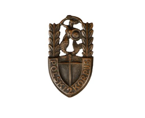 Single-piece badge made of tombac, attached with a nut. The badge is shield-shaped, with the Warsaw mermaid at the top, symbo