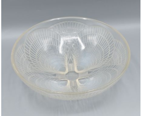 A René Lalique Coquille pattern opalescent glass bowl, signed R Lalique France N3200, 24cm diameter