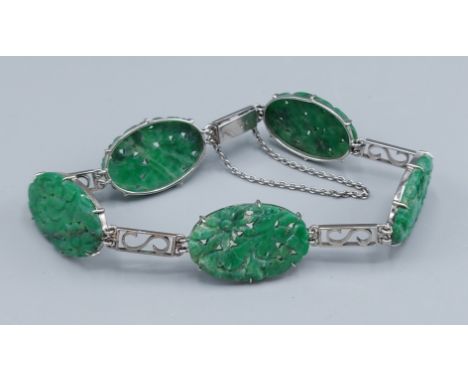 A 9ct gold bracelet set with jade panels 