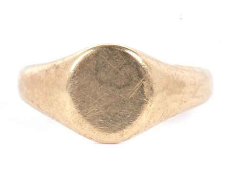 A 9ct signet ring, size N, hallmarked Birmingham 1944, size N, 3.1g
