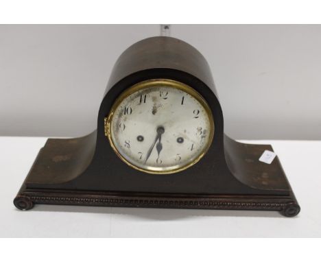 A vintage Napoleon hat mantle clock with key 