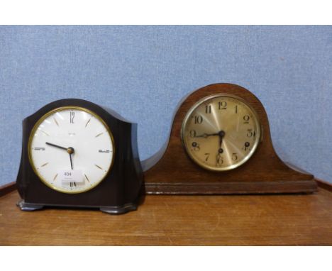 A Smiths Bakelite mantel clock and an oak mantel clock 