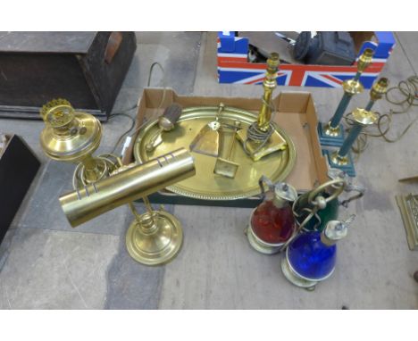 A brass desk lamp, a tray, a pair of table lamps, etc. 