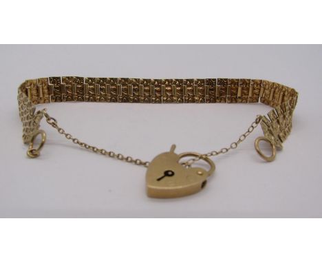 Vintage 9ct bracelet with textured links and heart padlock clasp, 10.5g (clasp af) 