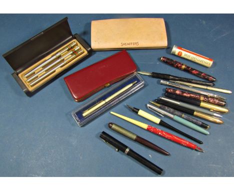 Conway Stewart no.58 vintage fountain pens and various other vintage pens, propelling pencils, etc 