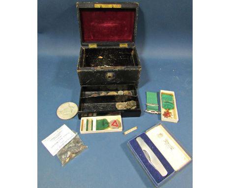 A leather jewel box containing prehistoric shark teeth, Wilkinson Sword pen knife, coinage, etc 