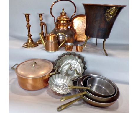 Kitchen copper ware including three graduated vintage frying pans, four jelly/aspic moulds, a lidded saucepan, kettle, and co