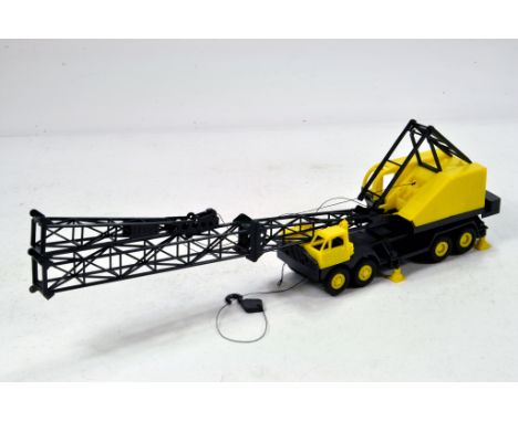 A Plastic Issue Lionel Mobile Crane (P&amp;H). Approx 1/35 Scale. 