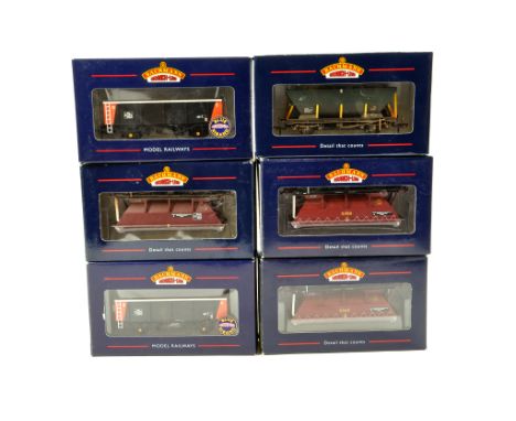 Bachmann OO Gauge Railway comprising various wagons rolling stock. NM in Boxes. (6)