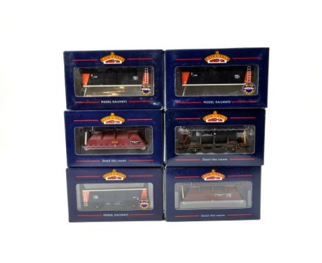 Bachmann OO Gauge Railway comprising various wagons rolling stock. NM in Boxes. (6)