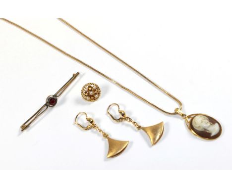 A 9 carat gold cameo pendant on a 9 carat gold chain, pendant length 3.2cm, chain length 42cm; a bar brooch, stamped '9ct', l