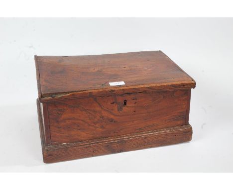18th century elm box, the hinged lid enclosing a compartmentalised lift out tray with some contents of sewing items, 37.5cm w