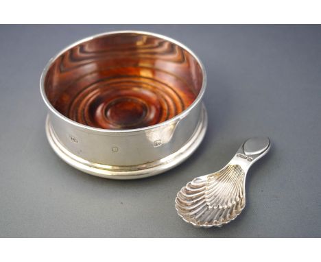 A small silver caddy spoon, the handle stamped in the shape of a navette over an oval double ribbed shell bowl, Sheffield 190