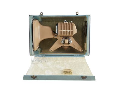 A cased 1950s Italian Nilus 8 mm projector, projector 37.5 cm high