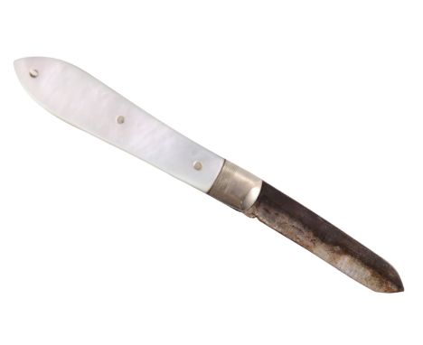 A 1920s silver mother-of-pearl handled fruit knife, William Needham, Sheffield, 1921, 9 cm open